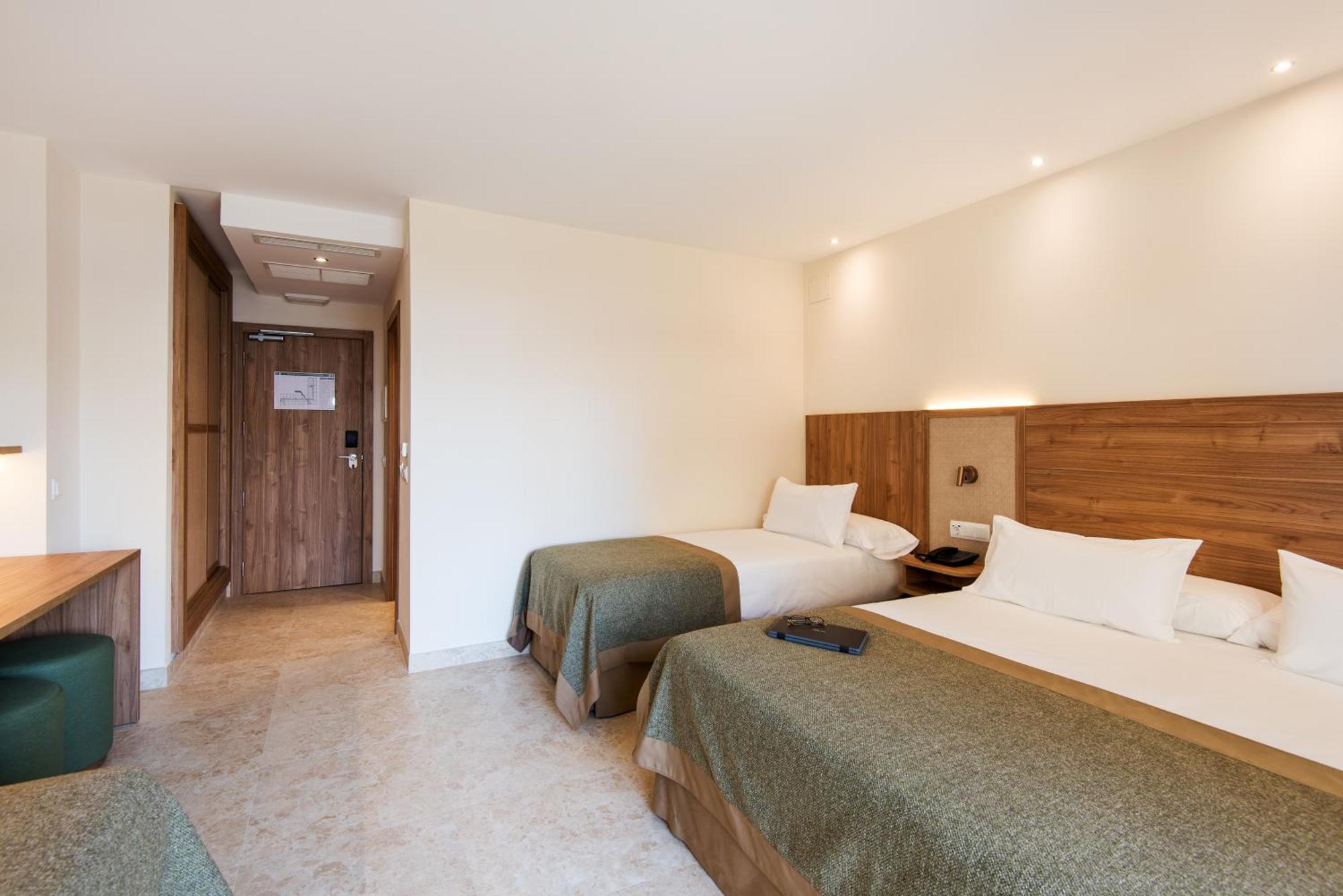 טורמולינוס Hotel Tarik מראה חיצוני תמונה