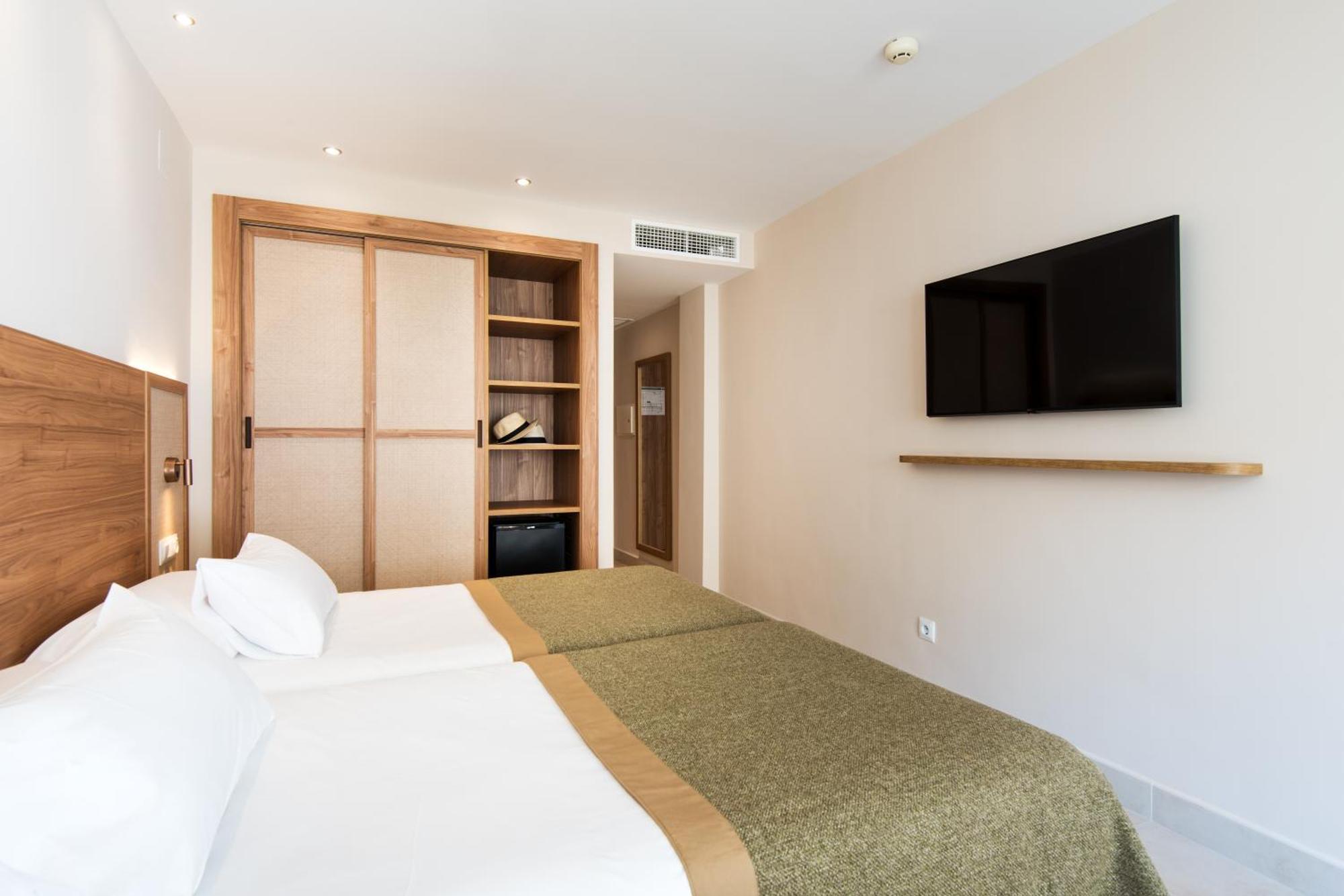 טורמולינוס Hotel Tarik מראה חיצוני תמונה