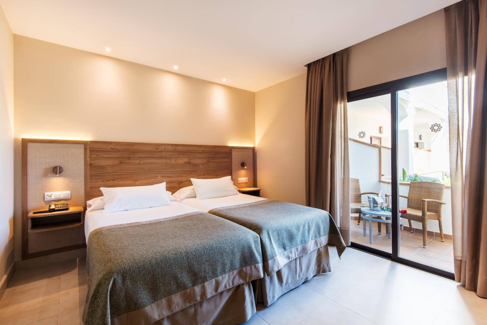 טורמולינוס Hotel Tarik מראה חיצוני תמונה