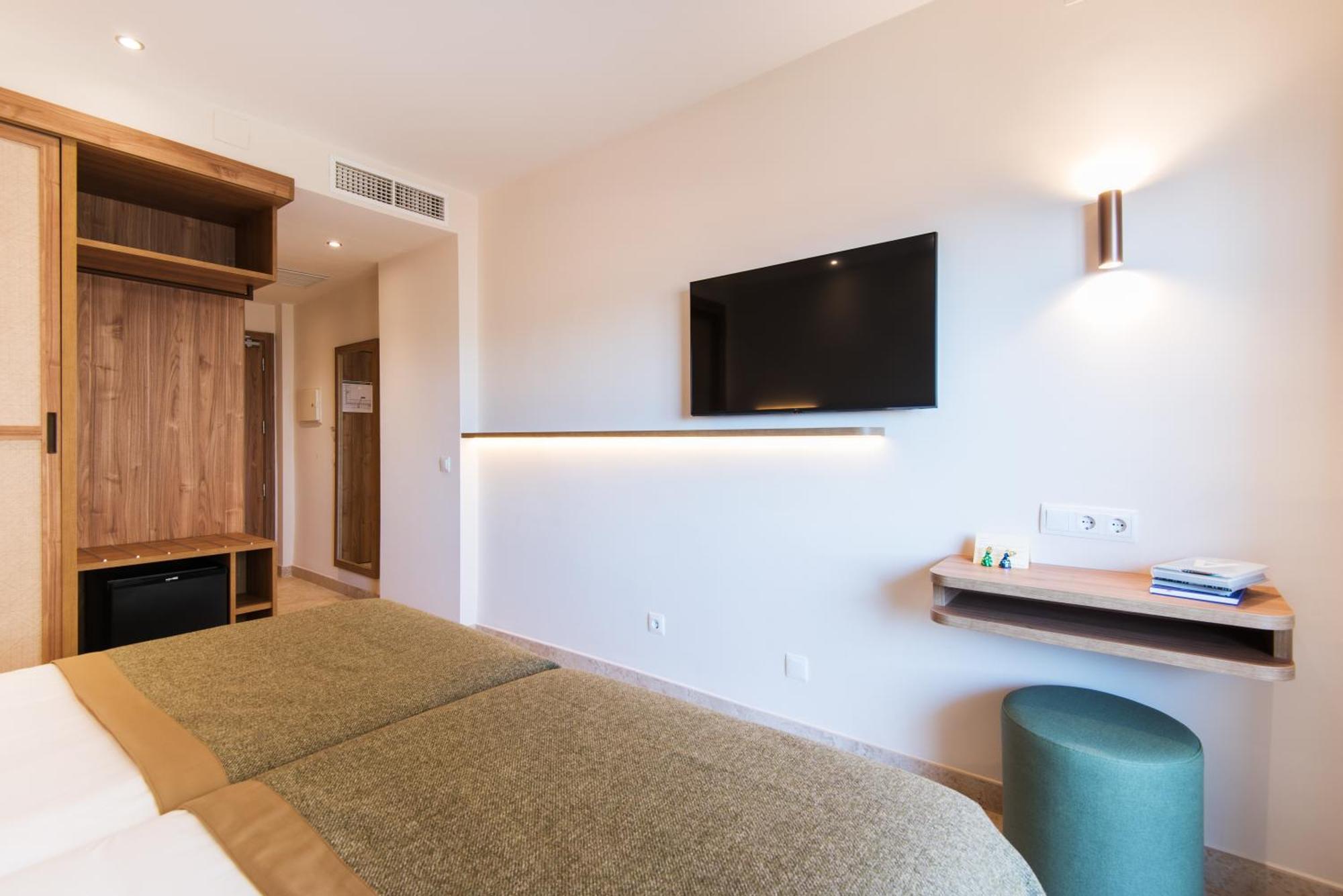 טורמולינוס Hotel Tarik מראה חיצוני תמונה